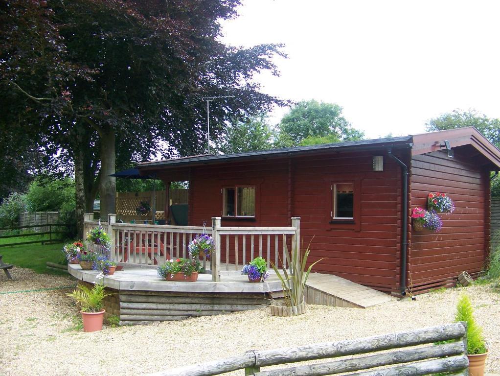 Cypress Log Cabins Accommodation Godshill  Стая снимка